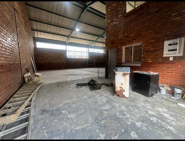 271M² WAREHOUSE TO LET IN HENNOPSPARK